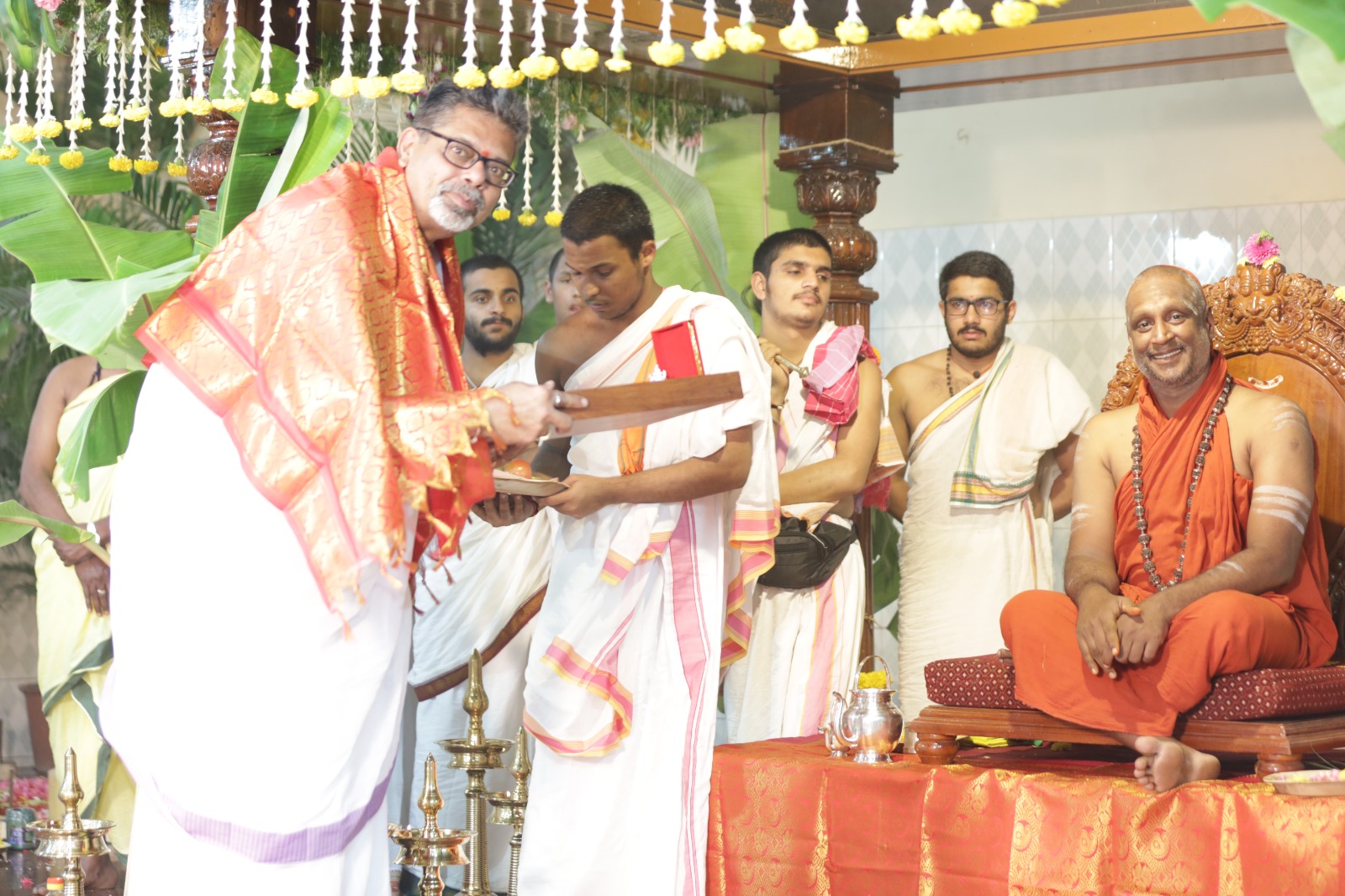 Sri M. Ramaprasad receiving the Paramahamsa Prahlada Award
