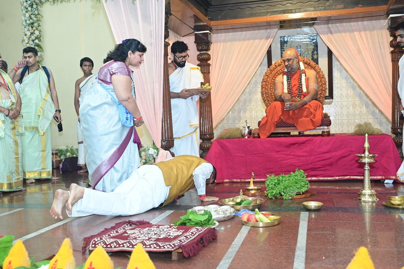 Justice Hanchate Sanjeevkumar at the Guru Purnima Mahotsava